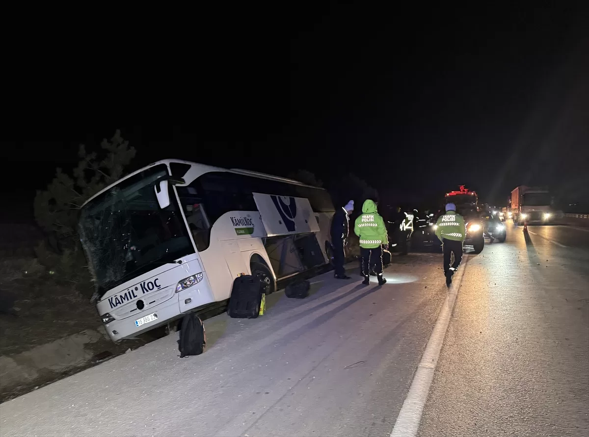 Afyonkarahisar'daki trafik kazasında 4 kişi yaralandı