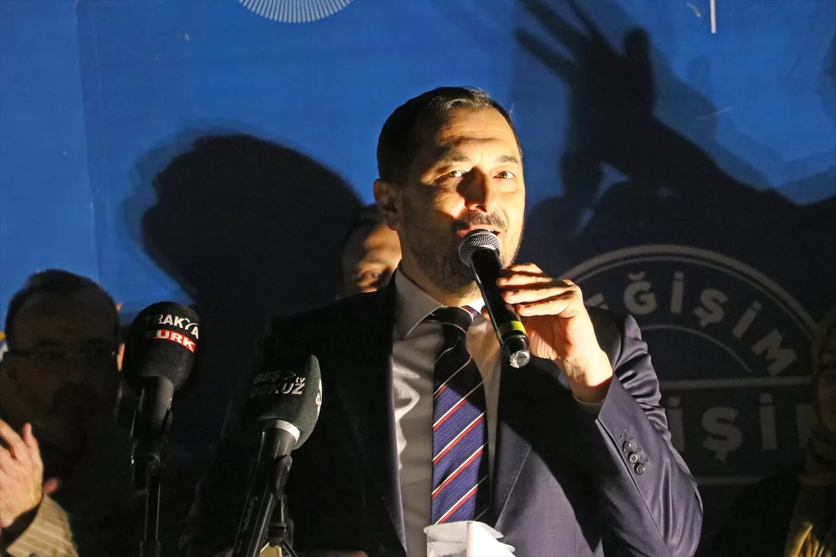 AK Parti ve CHP Tekirdağ Büyükşehir Belediye Başkan adayları partililerce karşılandı