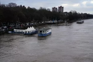 KÖLN (AA) – Almanya'da aşırı yağışların dere, nehir ve barajlardaki