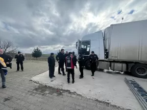 AMASYA (AA) – Amasya'nın Merzifon ilçesinde park halindeki tırda şeker