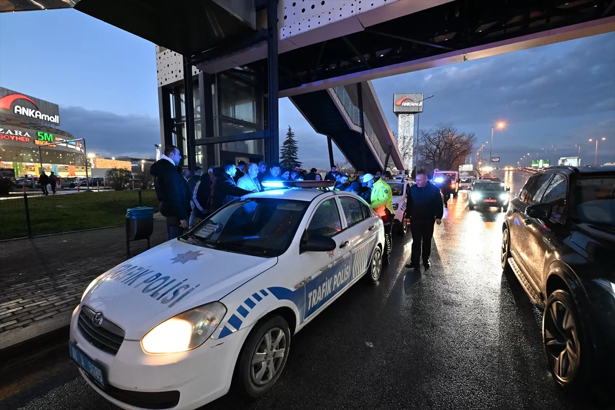 Ankara'da 26 aracın karıştığı zincirleme trafik kazasında 3 kişi yaralandı