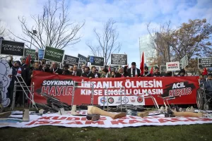 ANKARA (AA) – Bazı sivil toplum kuruluşlarının engelli üyeleri, Ankara'da