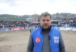 ANTALYA (AA) – Antalya'nın Kumluca ilçesinde geleneksel deve güreşleri etkinliği