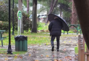 ANTALYA (AA) – Antalya'da etkili olan kuvvetli yağış ve fırtına