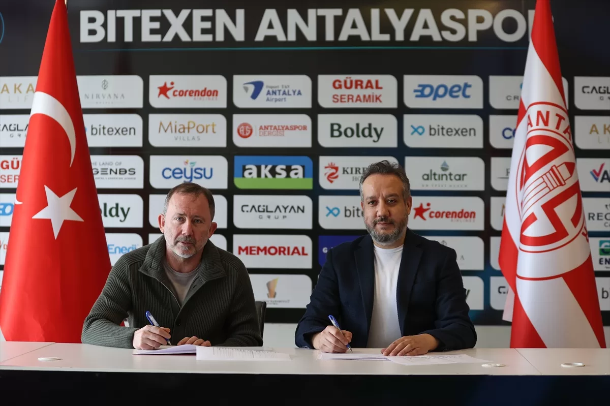 Antalyaspor, teknik direktör Sergen Yalçın ile sözleşme imzaladı