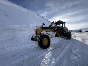 - Ekiplerin çalışmasıyla yolda ulaşım yeniden sağlanmaya başladı