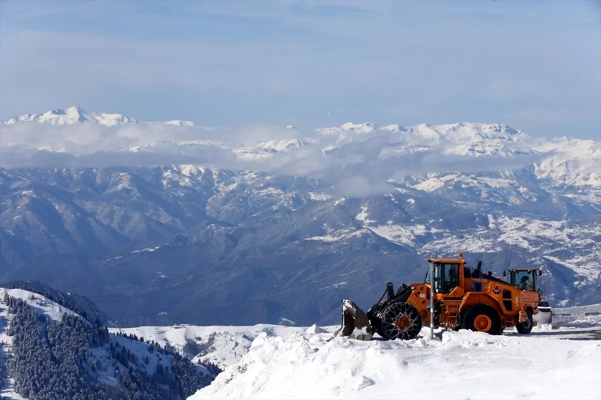 Kars ile Tunceli'de kar yağışı, Erzurum, Iğdır ve Ardahan'da soğuk hava etkili oldu