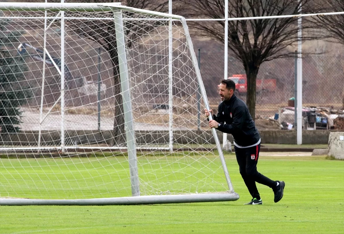 “Asker Bülent” ve gazi Osman Çakmak, Sivasspor'un başarısı için ter döküyor