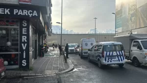 İSTANBUL (AA) – Bahçelievler'de motosikletli 2 kişinin bir iş yerini