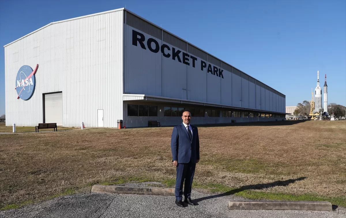 Bakan Kacır, NASA'nın Johnson Uzay Merkezi'ni ziyaret etti: