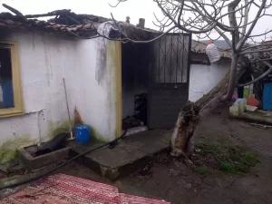 BALIKESİR (AA) – Balıkesir'in Gönen ilçesinde bir evde çıkan yangında,