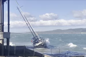 BALIKESİR (AA) – Balıkesir’in Ayvalık ilçesinde iki gündür etkili olan