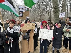 BERLİN (AA) – Almanya’nın başkenti Berlin’de Filistin’e destek verenler, İsrail’in