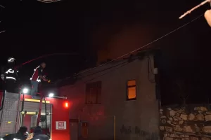 BİLECİK (AA) – Bilecik'te iki katlı metruk binada çıkan yangın