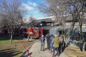 ANKARA (AA) – Ankara Bilkent'te bir alışveriş merkezindeki restoranın bacasında