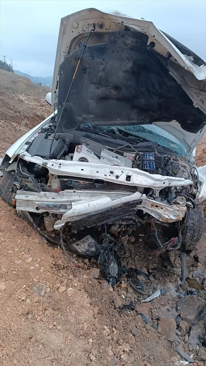 Bolu'da dere yatağına devrilen otomobildeki 1 kişi öldü, 3 kişi yaralandı
