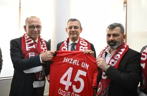 MANİSA (AA) – CHP Genel Başkanı Özgür Özel, yaptıkları "memnuniyet