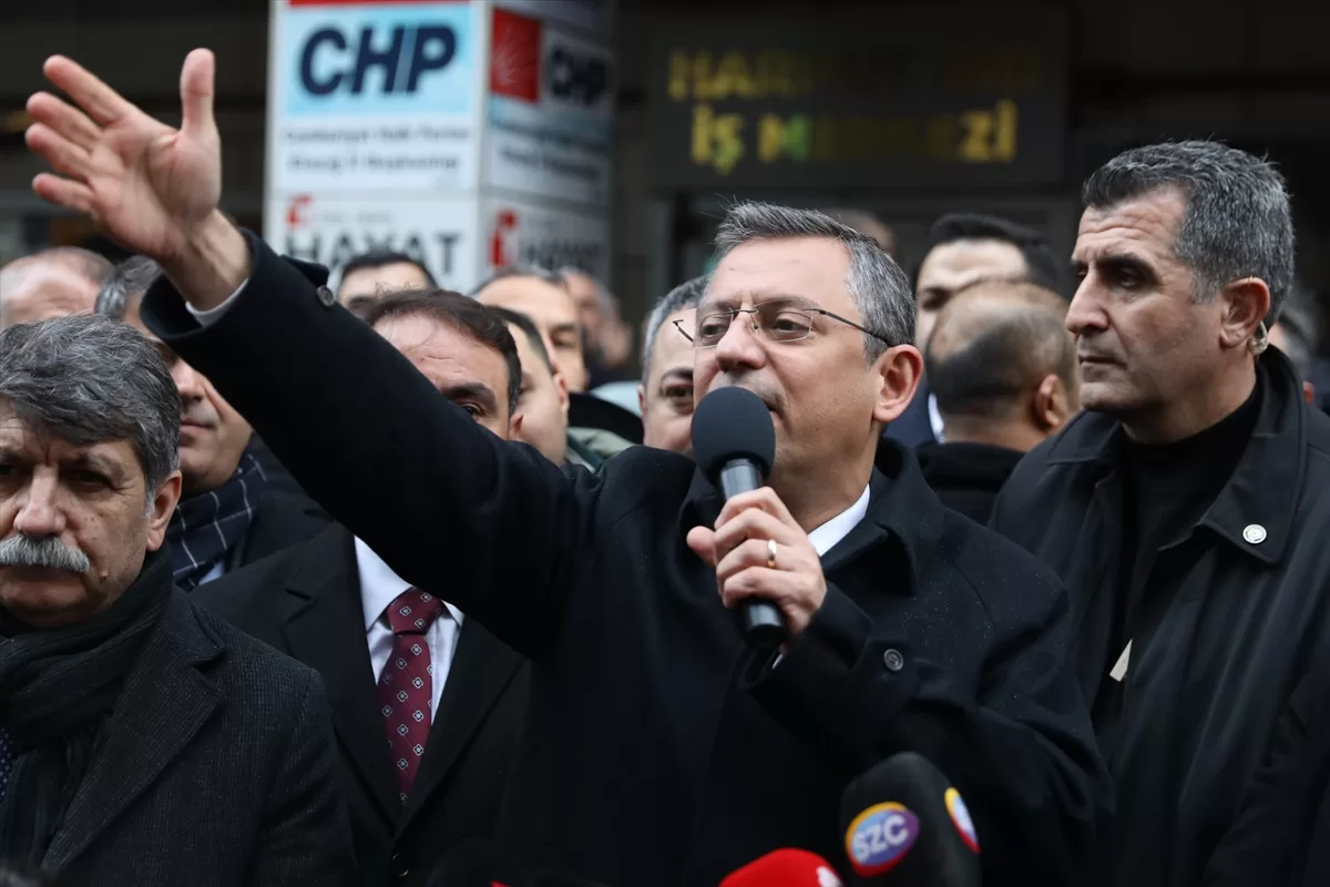 CHP Genel Başkanı Özgür Özel, Elazığ’da partililerle buluştu