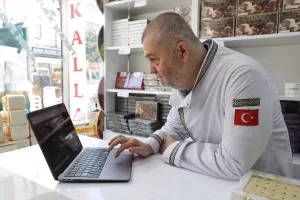 EDİRNE (AA) – Edirne'de faaliyet gösteren badem ezmesi üreticileri, Anadolu