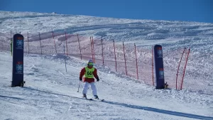 ERZİNCAN (AA) – Erzincan'da, Türkiye Kayak Federasyonunca Alp disiplininde düzenlenen