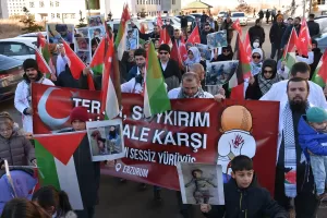 ERZURUM (AA) – Erzurum'da sağlık çalışanları, İsrail'in Gazze'ye yönelik saldırılarına