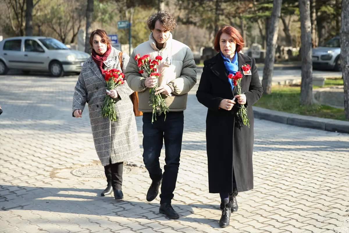 Gazeteci yazar Uğur Mumcu, ölümünün 31. yılında mezarı başında anıldı