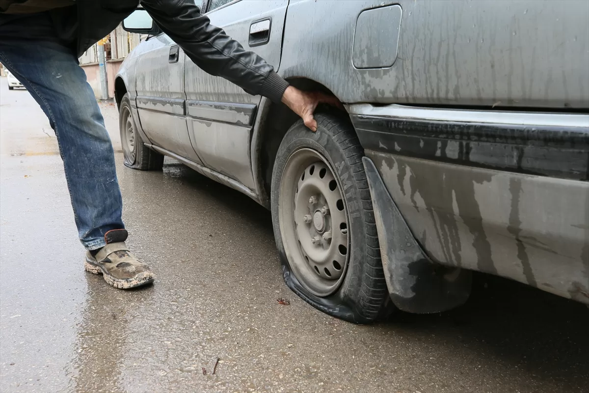 GÜNCELLEME – Gaziantep'te yaklaşık 200 aracın lastiğini patlatıp kaçan şüpheli aranıyor