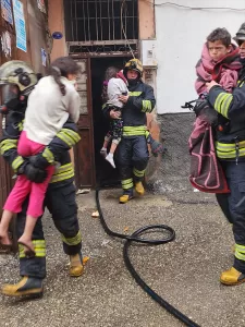 GAZİANTEP (AA) – Gaziantep'in merkez Şahinbey ilçesinde yangın çıkan binada