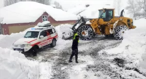 HAKKARİ (AA) – Hakkari'nin Yüksekova ilçesinde yolu kardan kapanan köyde