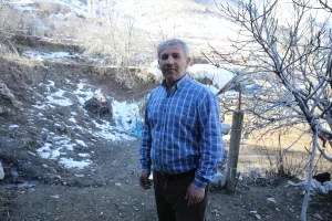 HAKKARİ (AA) – Hakkari'nin Yüksekova ilçesinde evlerinde çatlak oluşan bazı