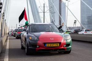 ROTTERDAM (AA) – Hollanda’nın Rotterdam kentinde, araç konvoyuyla Filistin’e destek