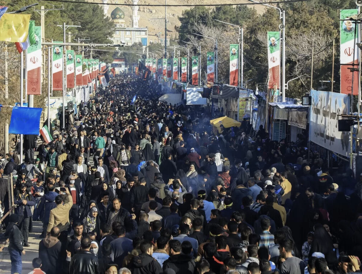 İran'da Kasım Süleymani'nin mezarındaki anma törenleri sırasındaki patlamalarda 25 kişi öldü