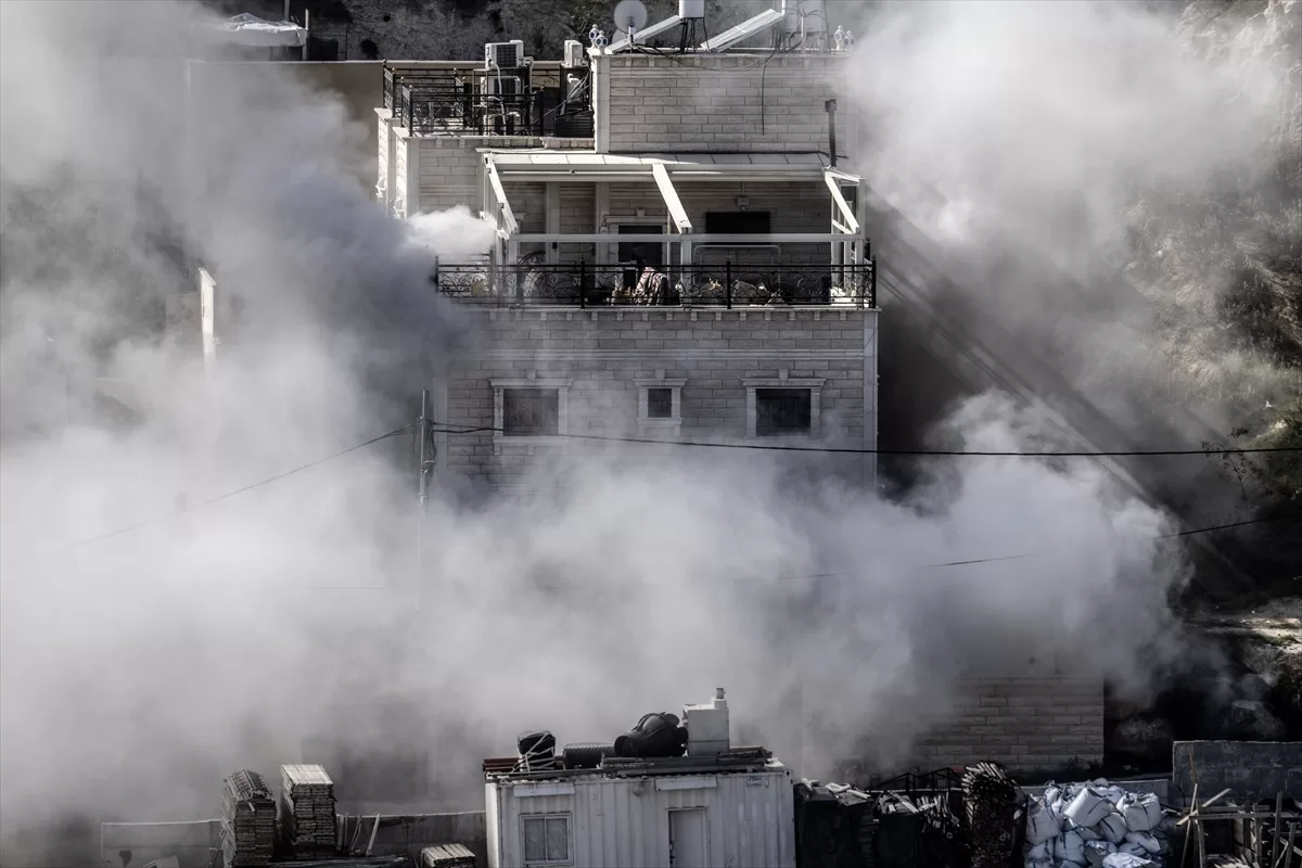 İsrail güçleri Doğu Kudüs'te Filistinli kardeşlere ait 2 evi bombayla patlatarak yıktı