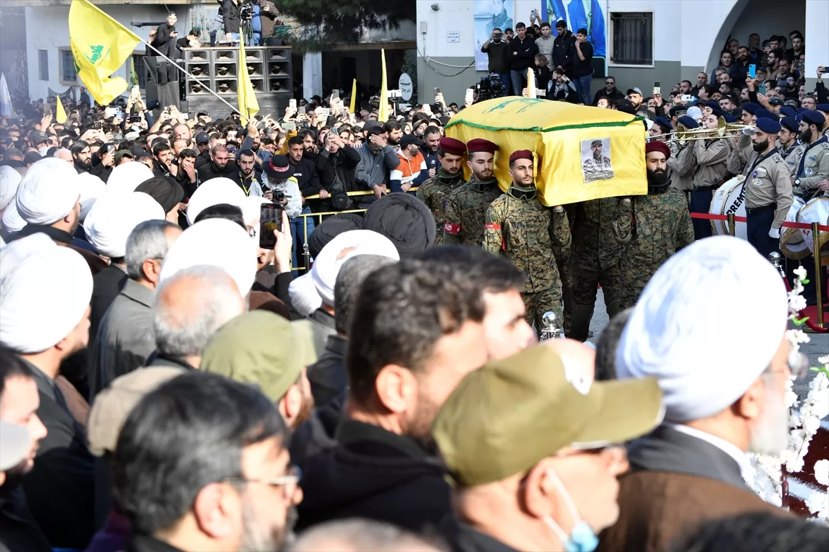 İsrail saldırısında öldürülen Hizbullah komutanı son yolculuğuna uğurlandı