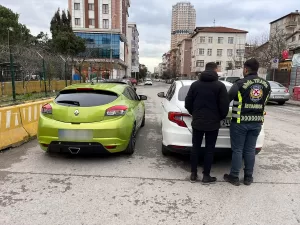 İSTANBUL (AA) – Kartal'da aracıyla manevralar yaparak trafiği tehlikeye düşüren
