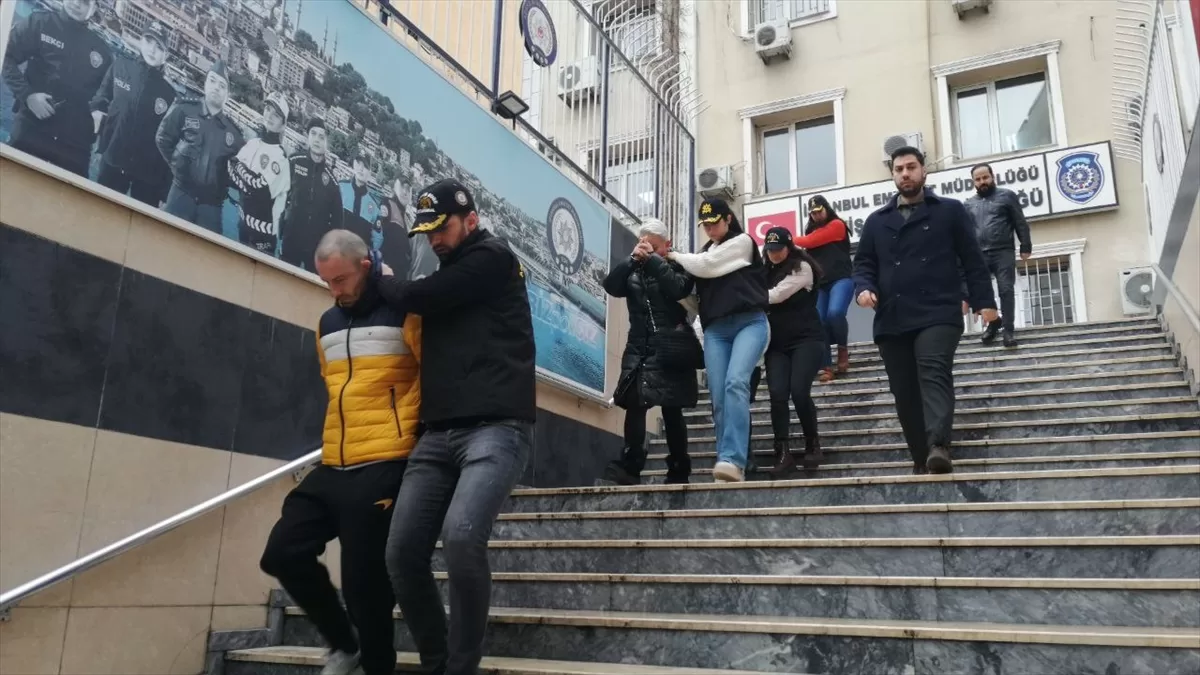 İstanbul'da yüksek kar vaadiyle dolandırıcılık yaptığı iddia edilen 10 zanlı yakalandı