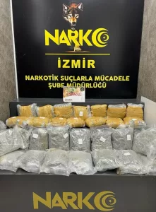 İZMİR (AA) – İzmir'in Bornova ilçesinde polis ekiplerince takibe alınıp