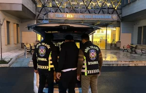 İSTANBUL (AA) – Kadıköy'de otomobiliyle drift yaparak trafiği tehlikeye düşüren