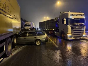 KAYSERİ (AA) – Kayseri'de 3 tır ve 5 otomobilin karıştığı