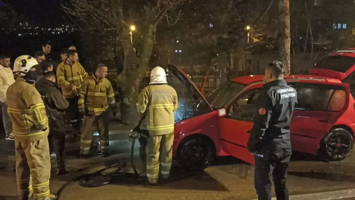 Kırıkkale'de seyir halindeki otomobilde çıkan yangın hasara yol açtı