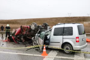 KIRKLARELİ (AA) – Kırklareli'nin Lüleburgaz ilçesinde otomobil ile hafif ticari