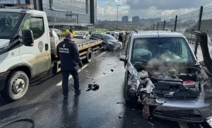 İSTANBUL (AA) – Küçükçekmece'de İETT otobüsünün karıştığı zincirleme trafik kazasında