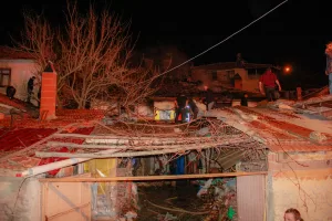 KÜTAHYA (AA) – Kütahya'nın Hisarcık ilçesinde, ahşap evde çıkan yangında