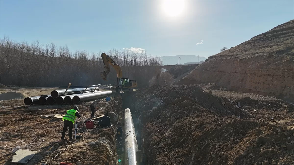 Malatya'da deprem konutlarının içme suyu hattı çalışması devam ediyor