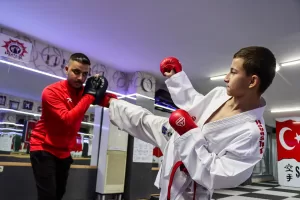 ADANA (AA) – KORAY KILIÇ – Antrenör babasının yönlendirmesiyle başladığı