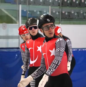 ERZURUM (AA) – YUNUS HOCAOĞLU – Sürat pateninde (short track)