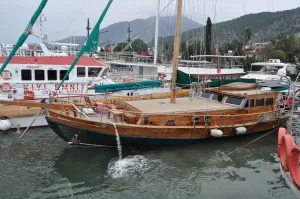 MUĞLA (AA) – Muğla'nın Fethiye ilçesinde su alması nedeniyle batma