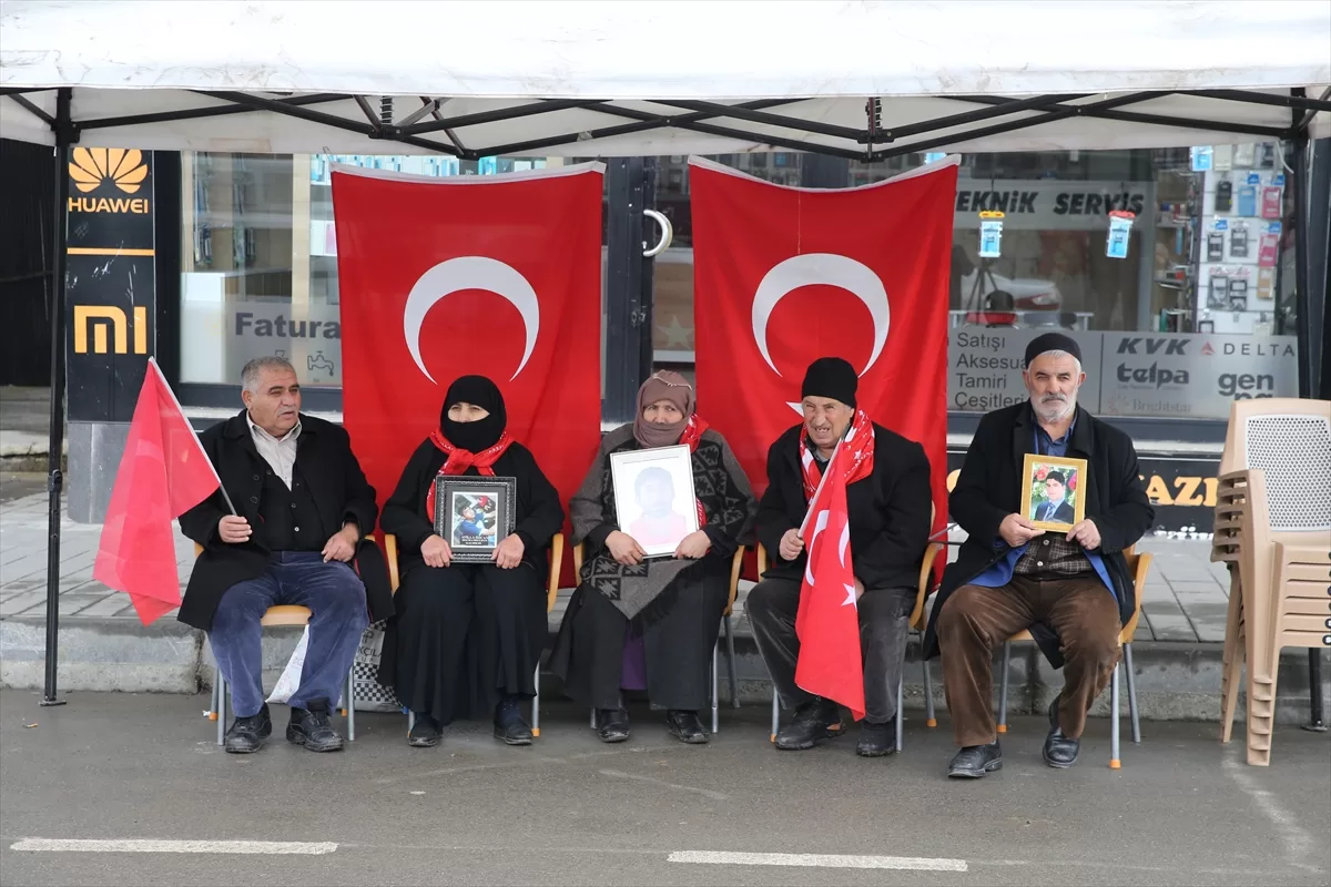 Muşlu aileler çocukları için HDP önündeki eylemlerini sürdürdü