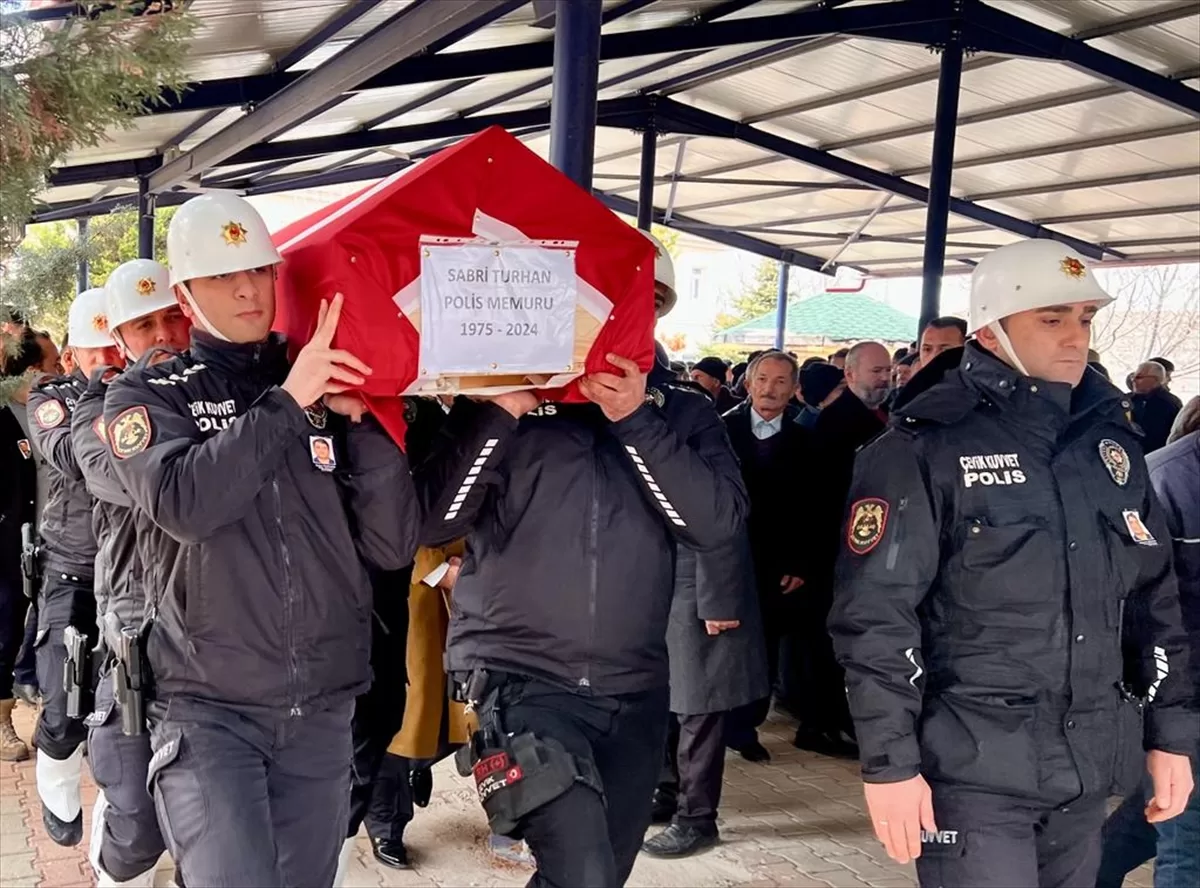 Niğde'de trafik kazasında ölen polis memurunun cenazesi Aksaray'da toprağa verildi