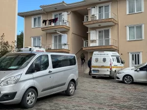 SAKARYA (AA) – Sakarya'nın Serdivan ilçesinde eşini ve kızını silahla